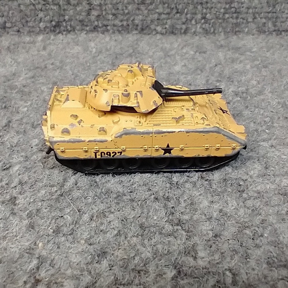 Vtg Matchbox Bradley M2 Fighting Vehicle Small Tan Camo Diecast Tank 1997